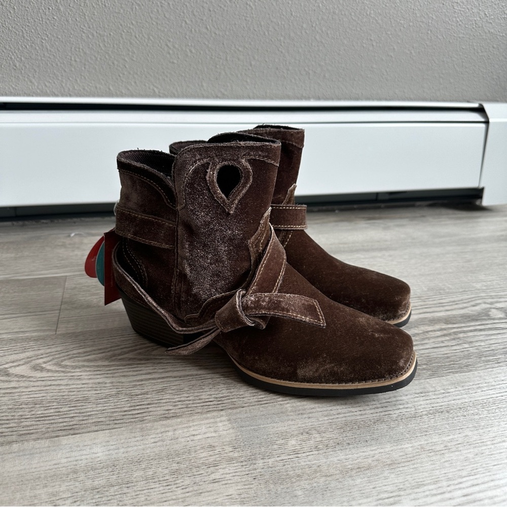 NWT Justin’s Gypsy Velvet Ankle Cowboy Boots 10